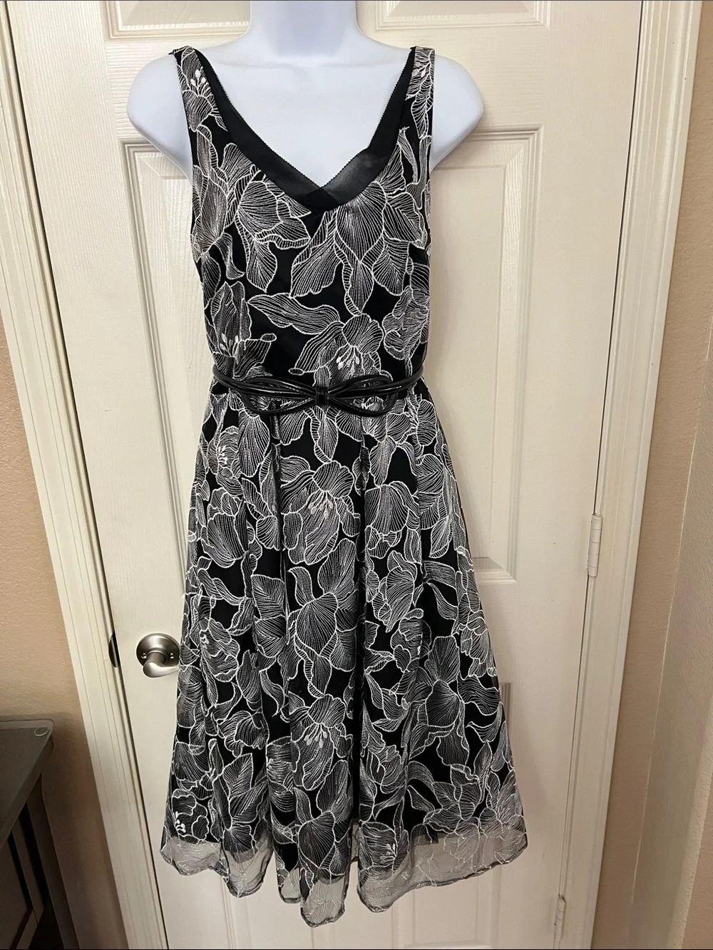 White House Black Market Black & White Floral Midi Dress - Picture 1 of 4